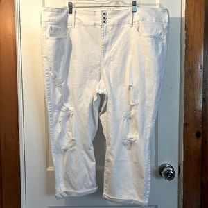 Torrid white distressed Jegging Capris Size 26 - NWT!